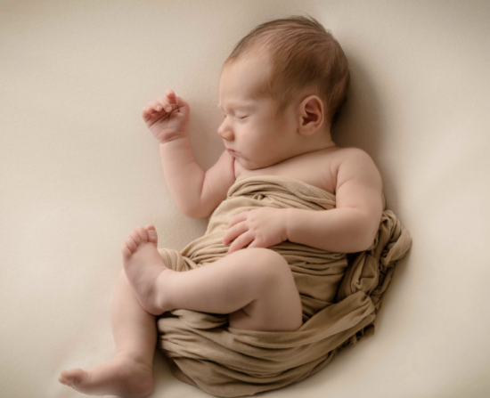 newborn baby photo session at home