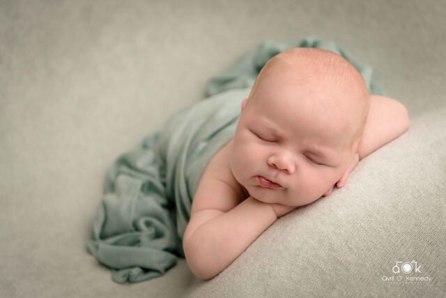 Tummy time!! #newbornbaby #babyphotography #babyphotoshoot #babygift #dublin #babyshower #babyshowerideas #maternityphotography